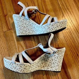 Clarks artisan wedge size 7.5